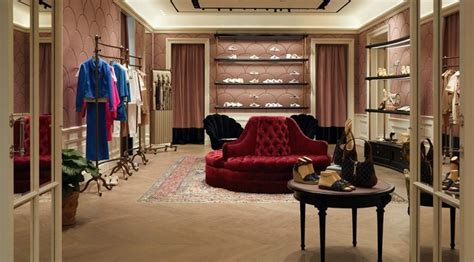 gucci store naples